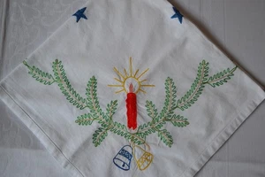 alte Weihnachtsdecke Mitteldecke 74 x 78 cm DDR gestickt Vintage Deko - Bild 1 von 10