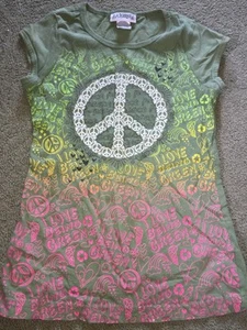LA KITTY GIRLS PEACE SIGN GREEN MULTICOLORED SHORT SLEEVE T-SHIRT MEDIUM - Picture 1 of 6