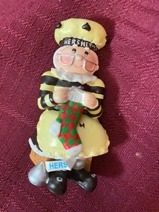 Hershey’s Magnets - Chocolatier Elf at Holidays (tejer medias a cuadros) - Imagen 1 de 5
