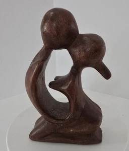 Vintage handgeschnitzte Holzskulptur küssendes Paar - 4 cm hoch - Bild 1 von 4