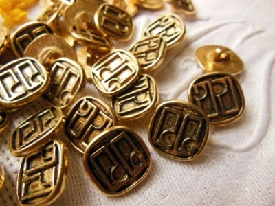 Lot 12 boutons en métal doré  à pied  couture mercerie diamètre: 1,3 cm TA - Photo 1/2