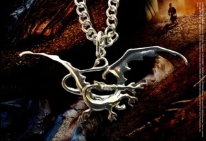 Hobbit Smaug The Dragon Pendant (Cadena de zinc 18" Desolation of Smaug por Noble NUEVO - Imagen 1 de 3