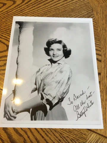 BETTY WHITE AUTOGRAPHED 8X10 YOUNGER LOOK BLACK & WHITE PHOTO PRINT Cover