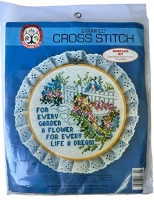 Kit de muestra de punto de cruz estampado Colortex para cada jardín un aro de flores encaje - Imagen 1 de 6