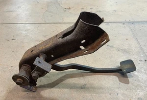 72 73 74 75 Jeep CJ5 Conjunto de pedal de freno de embrague OEM de fábrica - Imagen 1 de 7