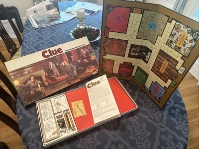Vintage 1972 CLUE Detective Board Game Parker Brothers Complete Good Condition - Image 1 of 4