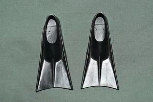 Vintage Hasbro GI Joe 12" 1/6 scale Scuba Flippers VJ-042 - Picture 1 of 2