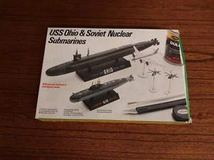 Testors USS Franklin & Soviet Sierra Submarines Model Kit 904 - Picture 1 of 5