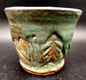 Handgefertigte Studiokeramik rustikale Steinzeug Tasse/Tasse erdig grün Initialen datiert - Bild 1 von 7