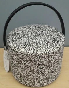 Nuevo con etiquetas Hobby Regalo Pequeño Organizador de Costura Blanco/Negro/Dorado Animal Estampado - Imagen 1 de 4