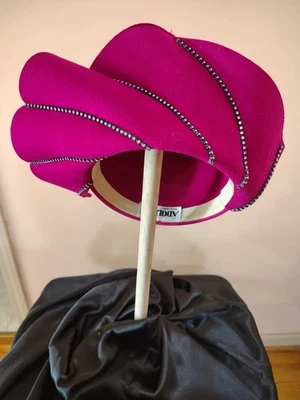 Sombrero Adolfo II de Nueva York Fucsia con Estrás Foto 1 de 4