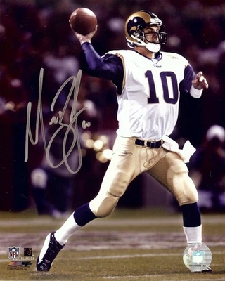 Foto autografiada firmada por Marc Bulger de 8X10 de carneros lanzando fútbol americano con certificado de autenticidad Foto 1 de 2