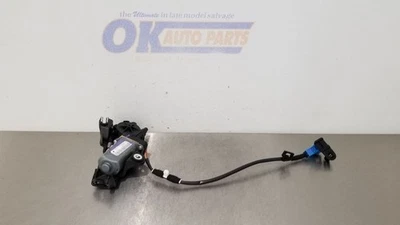 21 MERCEDES BENZ C63 AMG W205 CONVERTIBLE SEAT BELT FEEDER MOTOR LEFT DRIVER Foto 1 de 4