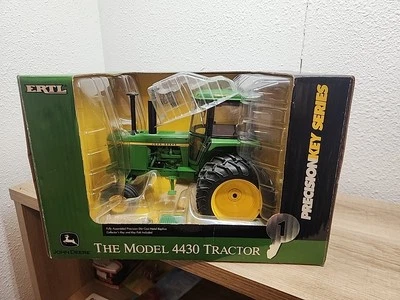 2004 ERTL JOHN DEERE 4430 TRACTOR DUAL TIRE DIECAST 1:16 PRECISION KEY SERIES - Image 1 of 4
