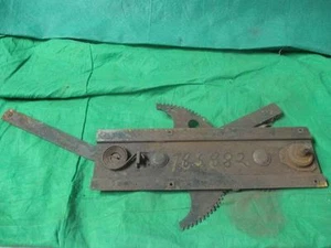 Window Regulator 39-47 Dodge Plymouth Truck NOS MOPAR 785882 - Foto 1 di 10