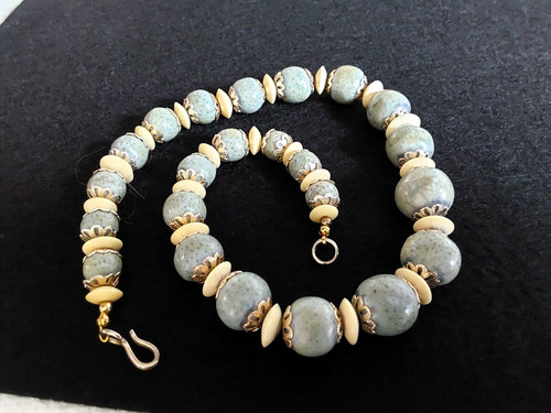 OFF WHITE Collana Loto Pietra Blu Vintage con Cappuccio Bianco Off 19" Ottima con Denim adatto a te