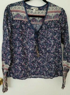 Billabong Women's Blue Paisley Top. Size Small. Excellent Condition - Image 1 of 4