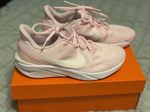 Scarpe da corsa Nike Star Runner 4 NN GS taglia 5Y rosa e bianche DX7615 602 nuove con scatola