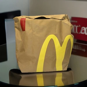 MCDONALDS ZAINO BORSA A TRACOLLA ZAINO PER SCUOLA E VIAGGI (NUOVO SENZA ETICHETTE) Appr 14x14 - Foto 1 di 4