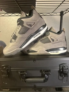 INEDITO Air Jordan 4 Retro Cave Stone/Black Phantom Taglia 9.5 Uomo, 11 Donna - Foto 1 di 5