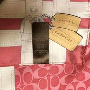 COACH scarf 66cm 25″ square silk Signature pattern pink red - Picture 1 of 4