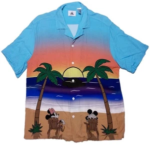 Camisa Hawaiana Grande L Disney Parks Mickey Mouse Minnie Verano Puesta de Sol Playa Campamento - Imagen 1 de 9