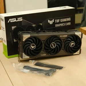 Karta graficzna Asus GeForce RTX 5070 Ti TUF Gaming OC 16GB GDDR7 PCI-E - w pudełku - Zdjęcie 1 z 19