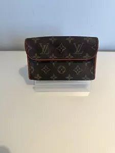 Sac taille Louis Vuitton - Photo 1/9