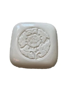 Piatto Tiffany & Co Chinoiserie 1979 Bon Bon motivo floreale asiatico porcellana bianco - Foto 1 di 9