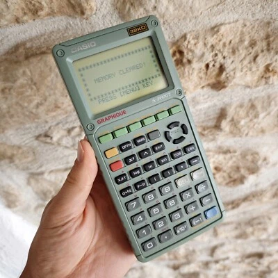 Casio fx-8930GT Graphique Scientific Calculator Graphing French Keyboard Vintage - Image 1 of 4