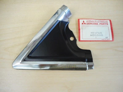 Moldura de ventana de cuarto MoPar (Mitsubishi) - NOS - '79-'84 Colt - P/N MB147348 Foto 1 de 4
