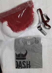 NIP Warrior Dash Memorabilia T-shirt & fuzzy Viking hat -Small- & 2013 Medal - Picture 1 of 4