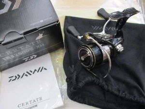 Carrete giratorio de engranajes Daiwa Certate LT 2500S-XH 2019 6,2:1 con caja bolsa usado - Imagen 1 de 7