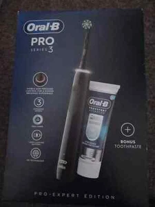 Oral-B Pro 3 Rechargeable Toothbrush - Black Edition + Bonus Toothpaste Free P&P - Picture 1 of 2
