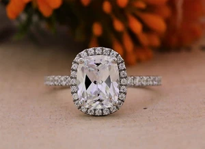 Anillo de boda enchapado en oro 14K alargado corte cojín halo moissanita regalo de cumpleaños - Imagen 1 de 9