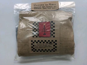 HOOKED ON RUGS Christmas Tree Kit Primitive Hooking Wool 1990 Vintage New Unused - Picture 1 of 12