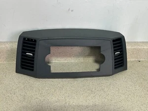 05-07 Jeep Grand Cherokee Center Dash Radio Dash Trim Bezel Vents Dark Gray OEM - Picture 1 of 4