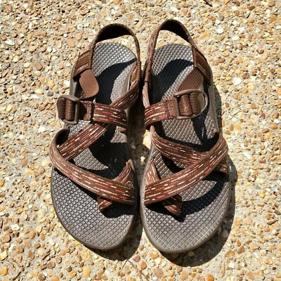 Sandálias femininas Chaco’s Z/2 tamanho 7 marrom Vibram sapatos casuais impermeáveis para caminhada - Imagem 1 de 4
