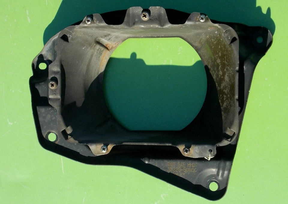 ЛЕВОЕ КРЕПЕЖНОЕ КОЛЬЦО ДЛЯ ФАРЫ CHEVY METRO 90-97 96063799 OEM GEO SPRINT LSI - Изображение 1 из 4