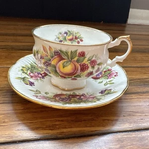ELIZABETHAN FINE BONE CHINA England Footed Cup & Saucer Fruit Berries - Picture 1 of 10