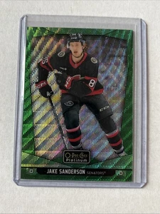 2024-25 O-Pee-Chee Platinum Emerald Surge Jake Sanderson #111 senatori /10 - Foto 1 di 2