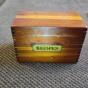 Vintage Imperial Methods HOLZ SCHWALBENSCHWANZ AUFKLAPPBARE REZEPTBOX MIT gebogenem Deckel 5 1/2"x 4" - Bild 1 von 14