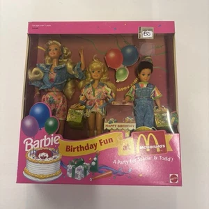 DIVERSIÓN DE CUMPLEAÑOS BARBIE EN MCDONALDS NRFB 11589 CON STACIE Y TODD - Imagen 1 de 2