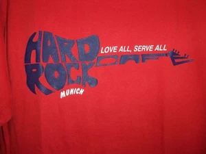 T-Shirt MUNICK Hard Rock Cafe Love All Serve All rot M - Bild 1 von 2