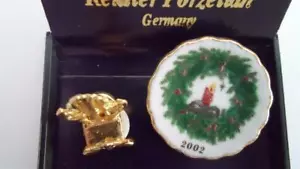 2002 Christmas Plate & Stand Dollhouse Miniature Reutter Porcelain Retired 1" - Picture 1 of 2