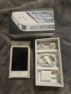 Apple iPhone 4 A1332 White 8GB classic 3.5'' Screen - Image 1 of 4