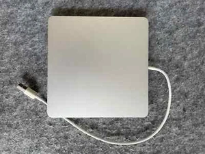 Apple USB SuperDrive – externes Laufwerk (Silber) - Top Zustand! - Bild 1 von 3