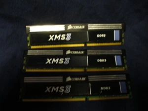 Lot of 3: Corsair XMS3 4GB RAM (CMX8GX3M2A1600C9) - Picture 1 of 7