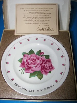 Nuevo en Caja Plato Decorativo Avon Wedgewood 15 Aniversario - Avon Roses Foto 1 de 4