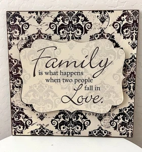 Letrero de pared “La familia es lo que pasa cuando dos personas se enamoran” - Imagen 1 de 4